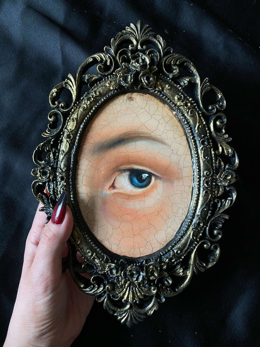 Oil painting eye drawing with cracking effect