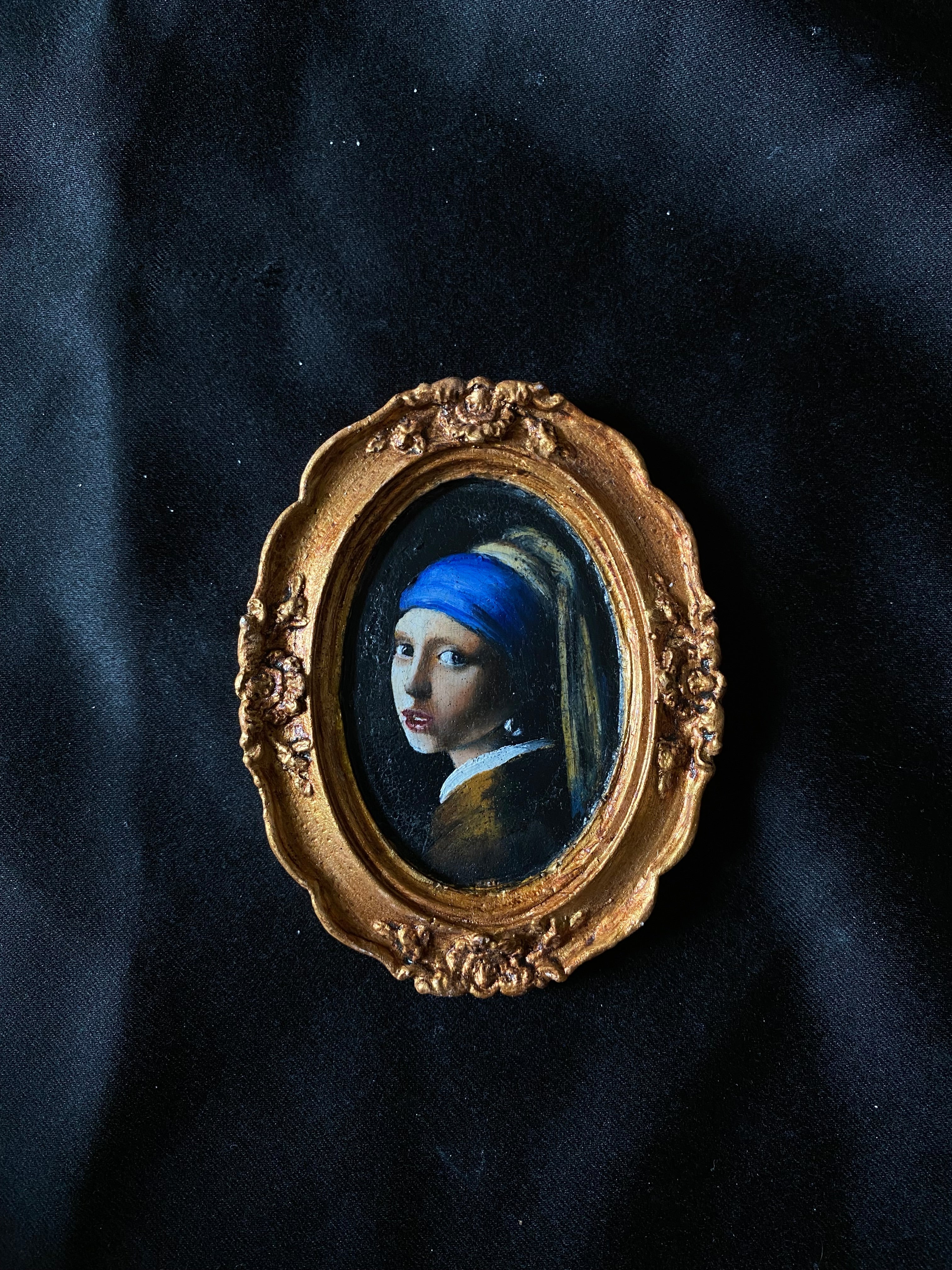 Setof2framedoilpaintingsofCand